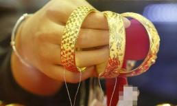 Bạn có đeo trang sức vàng mỗi ngày không? Nhớ cởi ra khi gặp 4 tình huống này, nếu không sẽ càng ngày càng 'hao mòn'