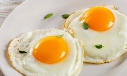 Làm thế nào để trứng chiên tròn và mềm? Bước này rất quan trọng để không bị dính chảo 