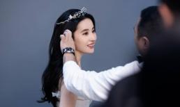 Lưu Diệc Phi là 'Thần tiên tỉ tỉ' nhưng cũng là một cô gái hài hước, cảnh phỏng vấn khiến người ta phải bật cười