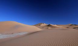 Nếu tất cả cát sa mạc được đào đi, điều gì sẽ xuất hiện ở bên dưới cùng? Xem xong coi như là biết