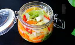 Dùng bắp cải để làm kim chi thì vị càng giòn, chua ngọt, đơn giản, dễ làm, có thể ăn qua đêm