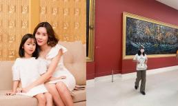 Đi bảo tàng, Lưu Hương Giang bị con gái nhắc nhở vì mải chụp ảnh