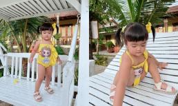 Con gái Mạc Văn Khoa cài hoa lên tóc, diện đồ bơi nhí siêu yêu với chiếc bụng tròn lẳn