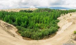 Sa mạc kỳ lạ nhất trên thế giới, được bao quanh bởi những ngọn núi và hồ phủ đầy tuyết