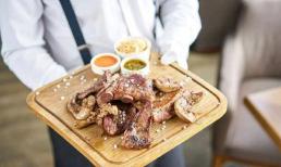 Trung niên đi tiệc rượu, 4 hành vi 'mất giá' nhất trên bàn rượu nên tránh, đàn ông ngoài 40 phải hiểu