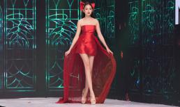 Hoa hậu Đoàn Hồng Trang hóa búp bê thiên thần trong show thời trang