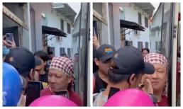 Biểu cảm 'siêu cưng' của Trường Giang khi được fan nựng mặt, liên tục lo lắng cho sự an toàn của khán giả