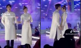 Đình Tú và Huyền Lizzie diện áo dài đi catwalk, gây chú ý với nụ hôn vô cùng mùi mẫn