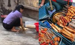 Hình ảnh người phụ nữ rửa que xiên thịt dưới lòng đường bẩn khiến nhiều người 'phát khiếp'
