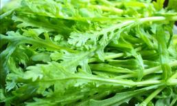 Cải cúc được mệnh danh là món ăn của vua chúa, xào đơn giản mà ngon, giải khát, bổ dưỡng và tốt cho sức khỏe 