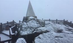 Mưa tuyết xuất hiện, phủ trắng đỉnh Fansipan