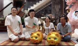 Hà Trí Quang cùng Thanh Đoàn tặng heo đất cho bố mẹ hai bên, giá trị lên đến 120 triệu