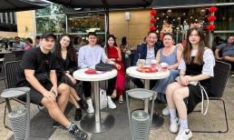 Đặng Văn Lâm đưa bạn gái cùng gia đình đi du xuân vào mùng 2 Tết