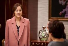 Sinh con xong mẹ chồng cho ăn mì cả tuần, lúc bà ốm lại đưa ra điều kiện khiến tôi choáng