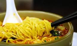 Nói mì ăn liền gây ung thư? WHO bác bỏ tin đồn: mì ăn liền không phải đồ ăn vặt và không gây ung thư 