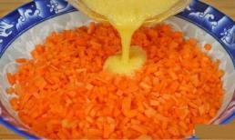 Cắt cà rốt thành khối vuông, cho 2 quả trứng lên trên và khuấy đều, nó thơm ngon bổ dưỡng và làm giảm chứng biếng ăn cho trẻ rất hiệu quả