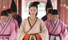 Trước khi vào cung thời cổ đại, các cung nữ phải tẩy uế thân thể, cách đối xử bộc lộ bản chất xấu xa của con người