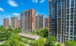 Trong các tòa nhà chung cư cao tầng, tầng nào thường có nhiều bụi nhất?