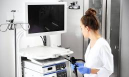 Bạn có cần nội soi dạ dày khi cảm thấy bụng khó chịu? Nhắc nhở: Nếu xuất hiện 4 dấu hiệu này, nhớ thực hiện kịp thời