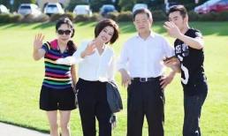 Lưu Hiểu Khánh và chồng 82 tuổi đi du xuân, 1 người có mái đầu bồng bềnh như sinh viên, còn người kia giống ông già