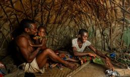 Bộ tộc 'người lùn' ở châu Phi đủ trưởng thành để kết hôn và sinh con khi 8 tuổi nhưng nghi lễ đón tuổi mới rất đặc biệt