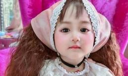 Nhóc tì 3 tuổi nổi đình đám vì xinh xắn, bị nhầm là 'búp bê', không ngờ mẹ bé còn xuất sắc hơn