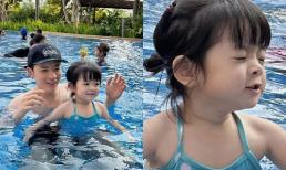 Con gái Trương Mỹ Nhân lần đầu diện đồ tắm siêu cưng, Phí Ngọc Hưng nay cũng lầy lội 'dìm hàng' ái nữ nhà mình 