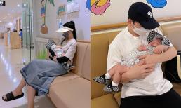 Bà xã Phan Mạnh Quỳnh khoe cận mặt con gái đầu lòng, nhóc tì 'trộm vía' rất ngoan ngoãn khi ba mẹ đưa đi tiêm