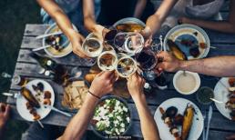 Lần đầu đi chơi với hội bạn thân của người yêu, chàng trai liền đòi chia tay