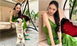 Hương Giang diện đầm 2 dây trễ nải, góc nghiêng để lộ xương quai xanh cùng vòng một lấp ló cực gợi cảm