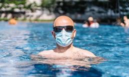 Bơi ở biển và hồ bơi, cái nào tốt hơn?