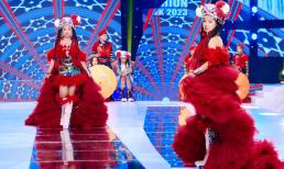 Mẫu nhí Lê Thị Băng Băng khoe vẻ đẹp trong veo, bừng sáng trên sàn diễn