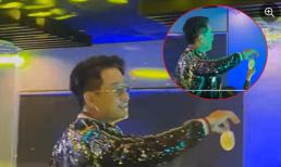 'Đỏ mặt' với cảnh Tuấn Hưng nhặt 'phụ tùng' của khán giả nữ ném lên sân khấu