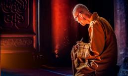 Nhà sư 81 tuổi nói: 'Trước Phật nói thầm ba câu này, điều xấu sẽ tan biến, điều tốt lành sẽ đến'