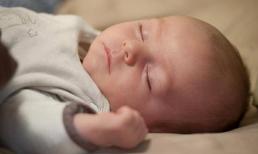 Tư thế nằm ngủ của bé có thể đoán được tướng mạo trong tương lai, cha mẹ cần chú ý!