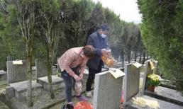 Người xưa nói: “Mộ có hố thì con cháu nghèo, ba vật bên mộ thì sinh phú quý” là có ý gì? Ba vật đó là gì?