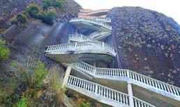 Biệt thự dốc nhất thế giới: xây trên tảng đá nặng 100.000 tấn, leo 200m bậc thang mới về đến nhà 