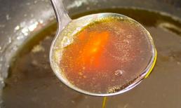 Khi nấu nước hàng thì nên cho đường hay cho nước vào trước? Nhiều người làm sai, bảo sao nước hàng bị đắng và đen