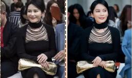 Mỹ nhân 'Tiểu Lý phi đao' tại Tuần lễ thời trang, hình chỉnh sửa đẹp lung linh nhưng gương mặt già nua lộ rõ qua ảnh thật