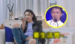 Trương Bá Chi gọi điện cho Tạ Đình Phong để hỏi chi phí sinh hoạt nhưng cô lại quên tắt loa ngoài, gia cảnh của chồng cũ bị tiết lộ