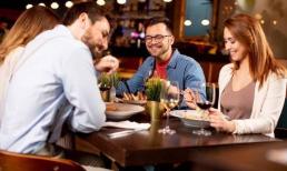 Thời gian tốt nhất để ăn bữa tối là mấy giờ? Không phải 6 giờ và không phải 7 giờ, người trung niên và người già biết càng sớm càng tốt