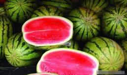 Dưa hấu ở sạp trái cây luôn thích được cắt ra bán, thực chất đằng sau đó là 'chuyện thầm kín' người khác khó đề phòng