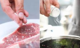 Muối nên nêm vào thức ăn trước khi nấu hay sau khi nấu? Đầu bếp chỉ cách bạn nêm muối đúng để giữ hương vị cho món ăn