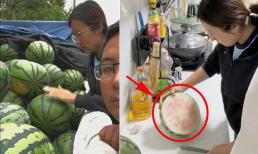 Vợ vỗ dưa hấu khẳng định với chồng là biết chọn, cái kết 'cười ra nước mắt'