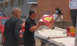 Chú rể mang 4 thùng mì gói đến rước dâu khiến bố vợ tức giận muốn hủy cưới 