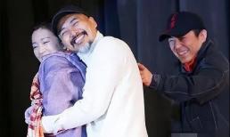 Đây là bức ảnh Châu Nhuận Phát muốn xóa nhất, ôm Củng Lợi say đắm nơi công cộng, biểu cảm của Trương Nghệ Mưu mới bất ngờ