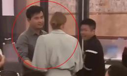 Gặp lại sau 10 năm chia tay, cặp đôi ôm nhau khóc vì đều đang độc thân và chờ đợi đối phương