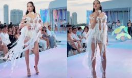 Hoa hậu Thanh Thủy khiến dân tình 'khóc thét' với màn catwalk đá chân - múa tay