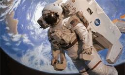 Điều gì sẽ xảy ra nếu bạn ra ngoài vũ trụ mà không mặc đồ phi hành gia? Bài học xương máu cho ta biết câu trả lời!