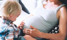 Khi con hỏi: 'Em bé đến từ đâu hả mẹ?' Cha mẹ thông thái trả lời thế nào?